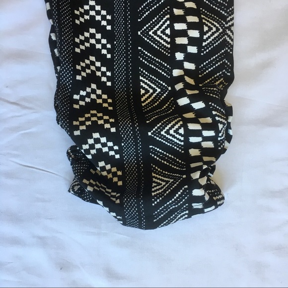 Geometric Pattern Pants in Black & White - Picture 4 of 5